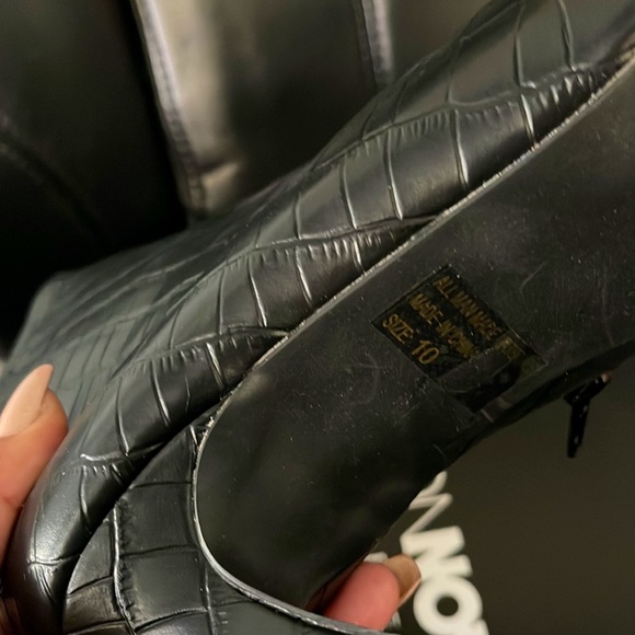 Fashion Nova Booties & CrossBody 🖤 - Picture 3 of 6